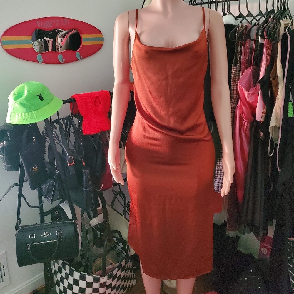 💃🍒90s style silk type dress with slip on both sides!!🍒🌸